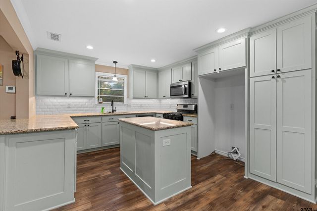 4597 W Hwy 64, Henderson, TX 75654