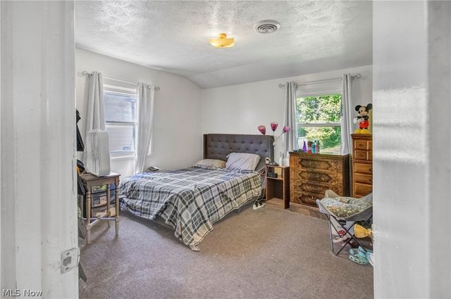2340 Cherry Hill Avenue, Youngstown, OH 44509