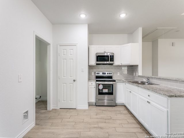 862 W Southcross, San Antonio, TX 78211