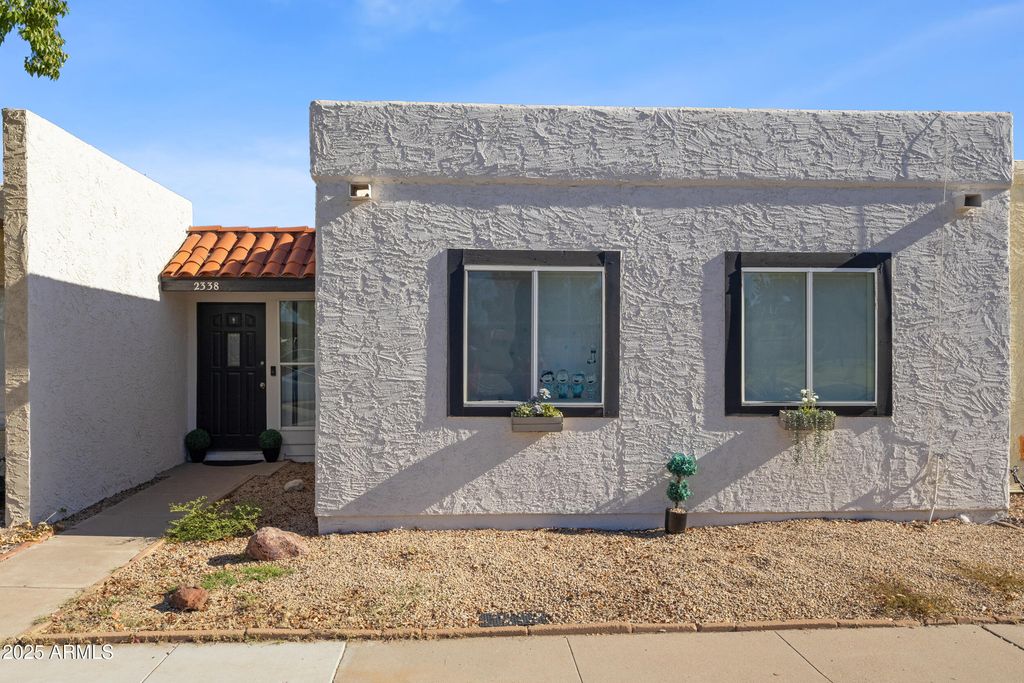 2338 W CARSON Drive, Tempe, AZ 85282
