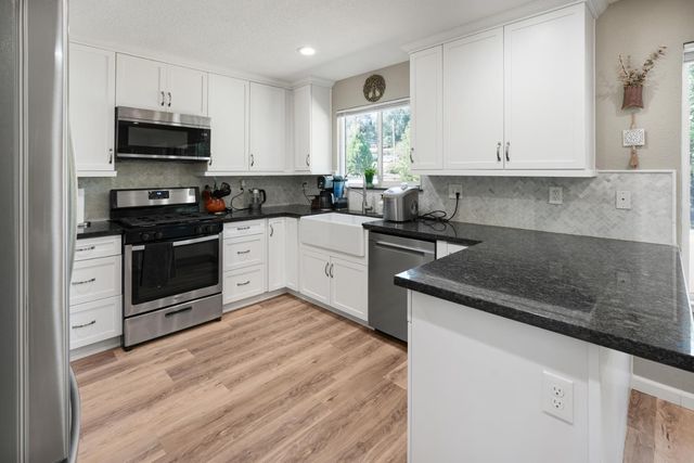 38696 Sierra Lakes Drive, Oakhurst, CA 93644