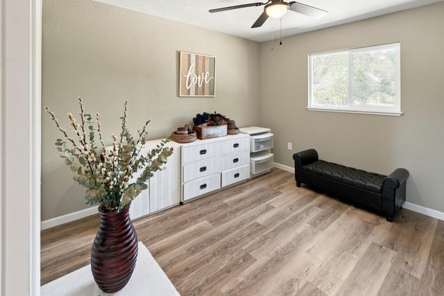 38696 Sierra Lakes Drive, Oakhurst, CA 93644