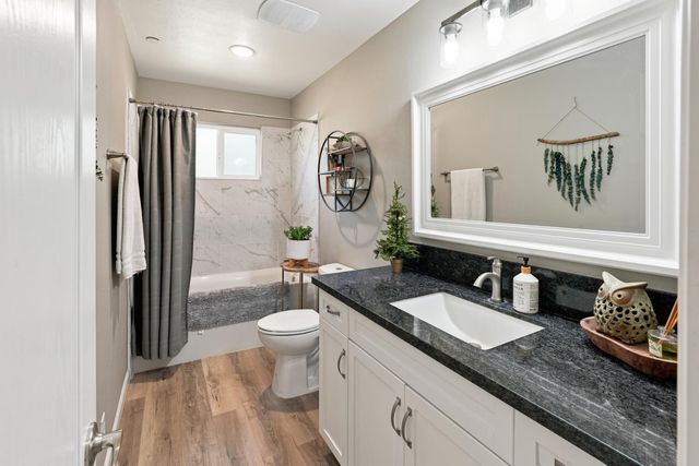38696 Sierra Lakes Drive, Oakhurst, CA 93644