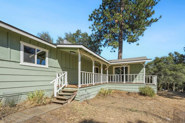 38696 Sierra Lakes Drive, Oakhurst, CA 93644