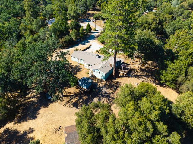38696 Sierra Lakes Drive, Oakhurst, CA 93644