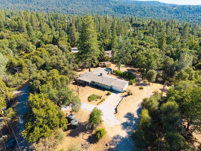 38696 Sierra Lakes Drive, Oakhurst, CA 93644