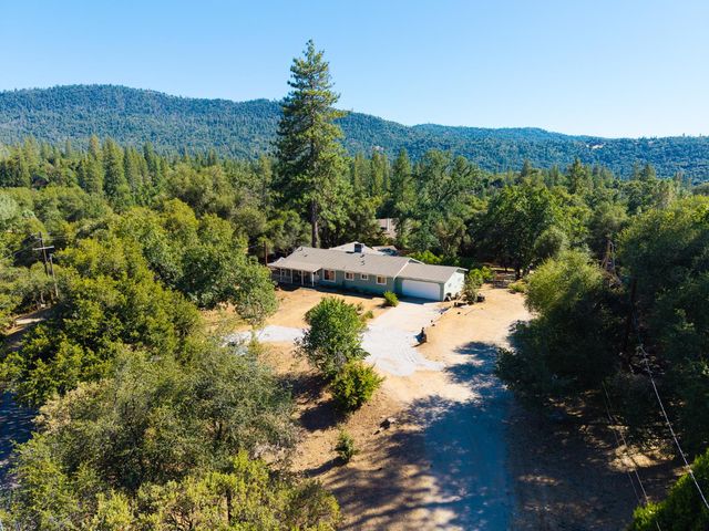 38696 Sierra Lakes Drive, Oakhurst, CA 93644