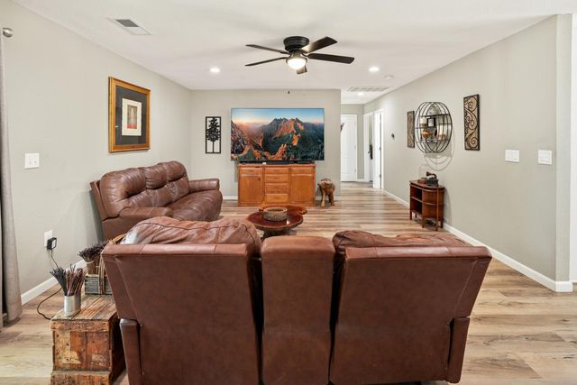 38696 Sierra Lakes Drive, Oakhurst, CA 93644