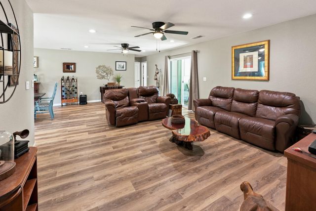 38696 Sierra Lakes Drive, Oakhurst, CA 93644