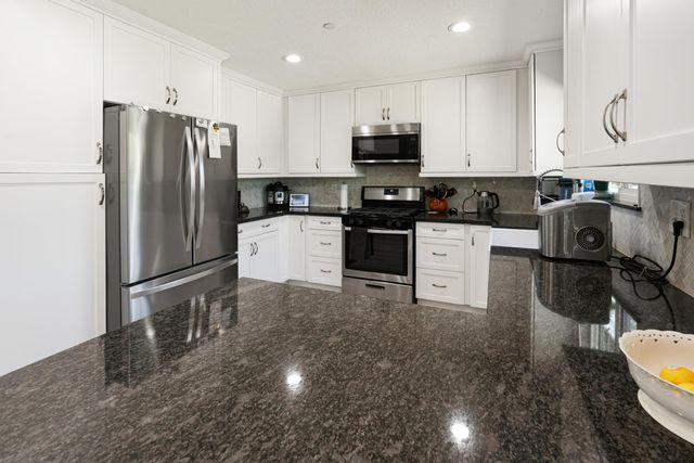 38696 Sierra Lakes Drive, Oakhurst, CA 93644