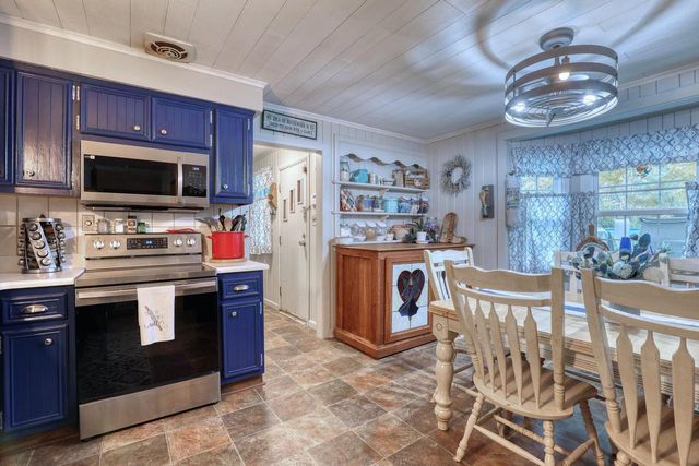 11031 W Ruby AVENUE, Wauwatosa, WI 53225