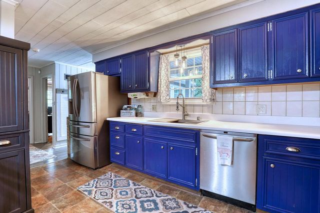 11031 W Ruby AVENUE, Wauwatosa, WI 53225