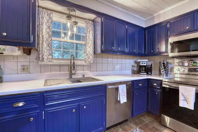 11031 W Ruby AVENUE, Wauwatosa, WI 53225