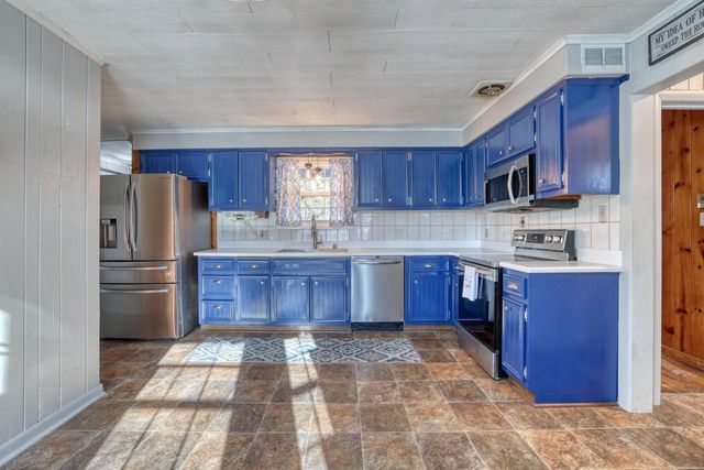 11031 W Ruby AVENUE, Wauwatosa, WI 53225