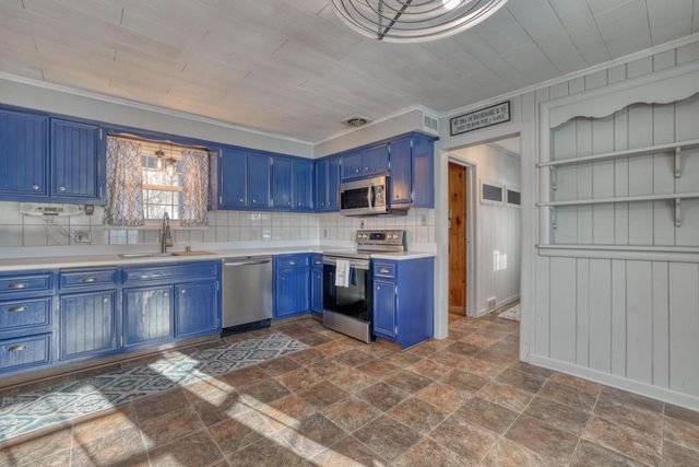 11031 W Ruby AVENUE, Wauwatosa, WI 53225