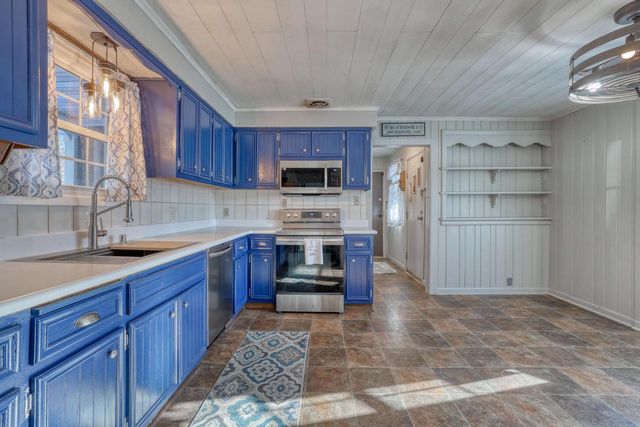 11031 W Ruby AVENUE, Wauwatosa, WI 53225