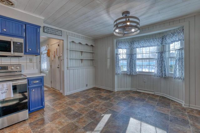 11031 W Ruby AVENUE, Wauwatosa, WI 53225