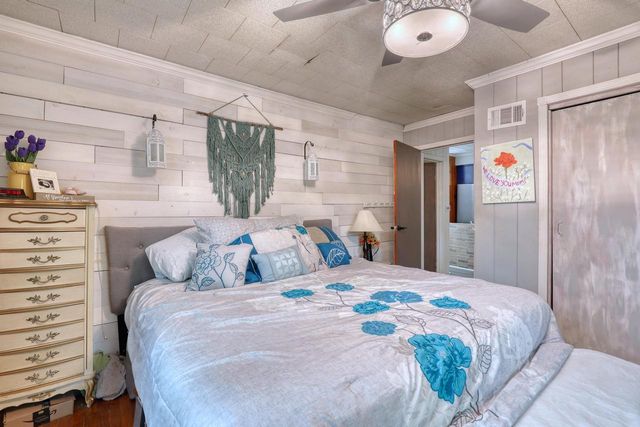 11031 W Ruby AVENUE, Wauwatosa, WI 53225