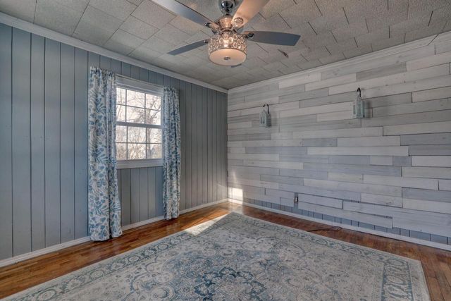 11031 W Ruby AVENUE, Wauwatosa, WI 53225