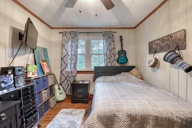 11031 W Ruby AVENUE, Wauwatosa, WI 53225