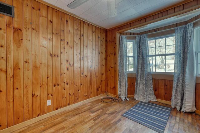 11031 W Ruby AVENUE, Wauwatosa, WI 53225