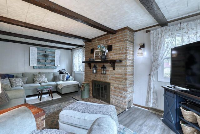 11031 W Ruby AVENUE, Wauwatosa, WI 53225