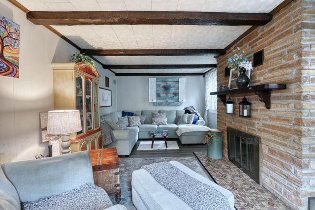 11031 W Ruby AVENUE, Wauwatosa, WI 53225