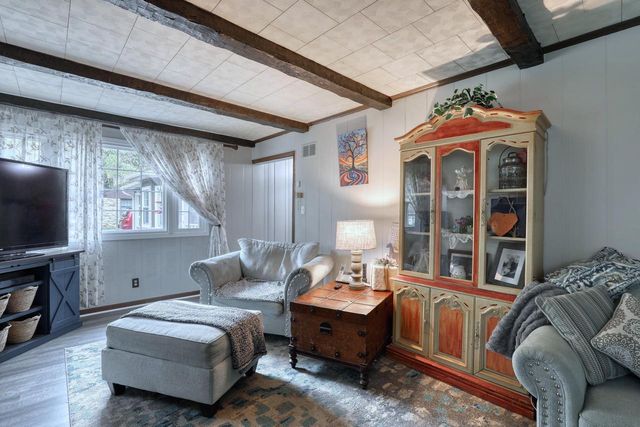 11031 W Ruby AVENUE, Wauwatosa, WI 53225