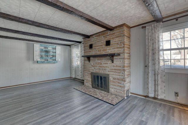 11031 W Ruby AVENUE, Wauwatosa, WI 53225