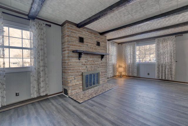 11031 W Ruby AVENUE, Wauwatosa, WI 53225