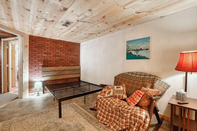 11031 W Ruby AVENUE, Wauwatosa, WI 53225