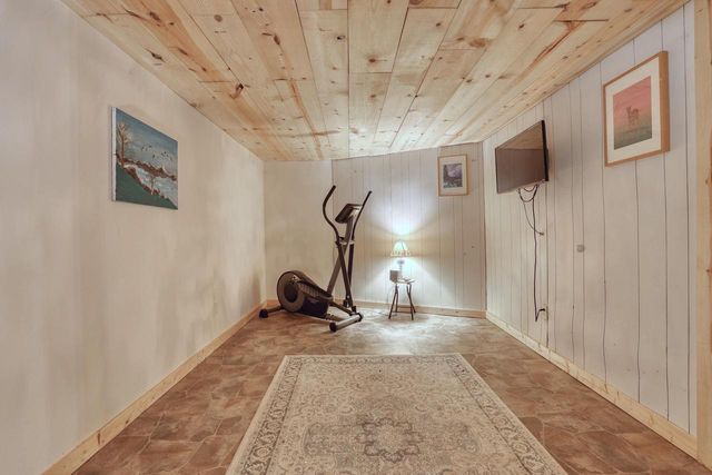 11031 W Ruby AVENUE, Wauwatosa, WI 53225