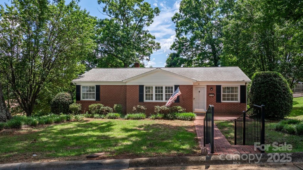 43 Forest Avenue, Granite Falls, NC 28630