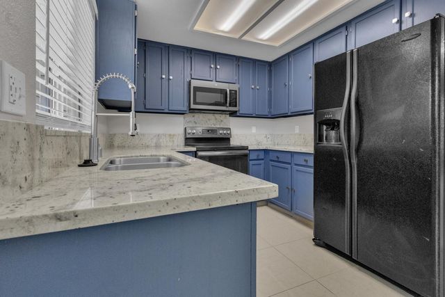 15510 Lottie Way, Lathrop, CA 95330