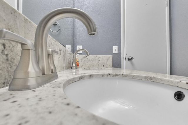 15510 Lottie Way, Lathrop, CA 95330