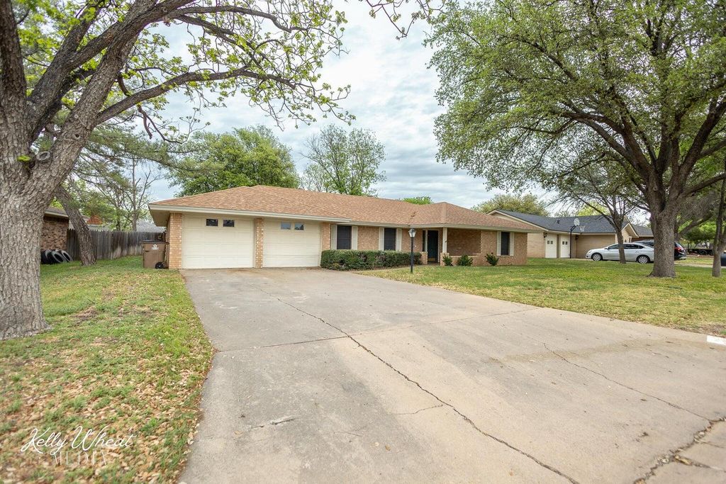 Image 1 of property listing at 3134 Lindenwood Drive, San Angelo, TX 76904