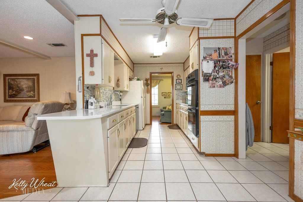 Image 15 of property listing at 3134 Lindenwood Drive, San Angelo, TX 76904