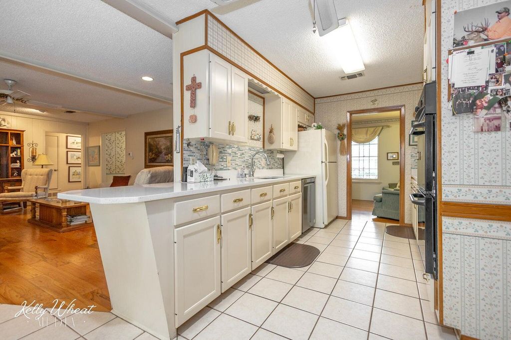Image 16 of property listing at 3134 Lindenwood Drive, San Angelo, TX 76904