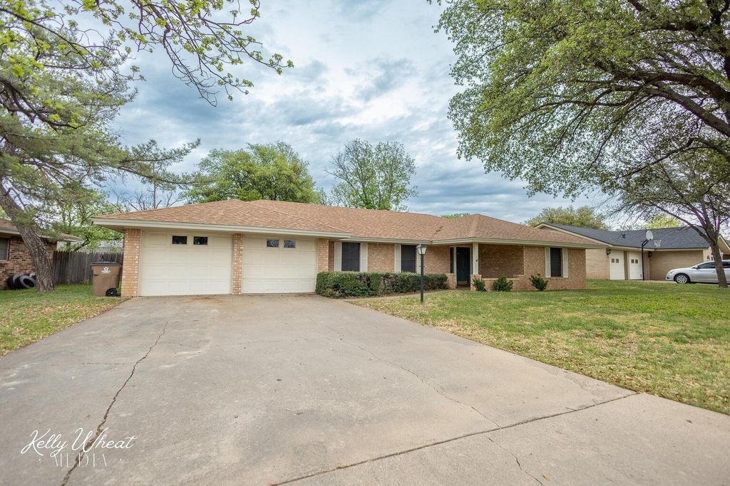 Image 2 of property listing at 3134 Lindenwood Drive, San Angelo, TX 76904
