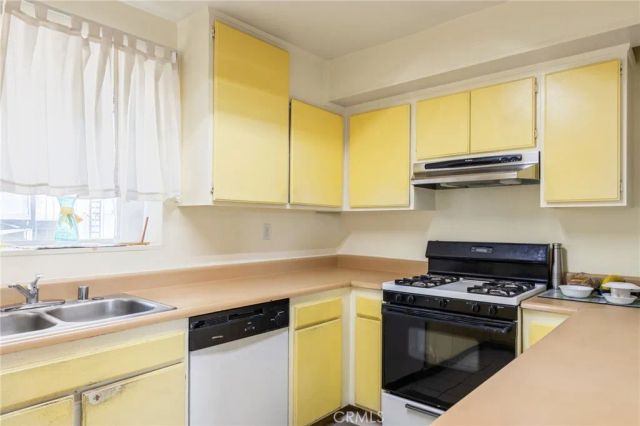 9332 Van Nuys 69, Panorama City, CA 91402