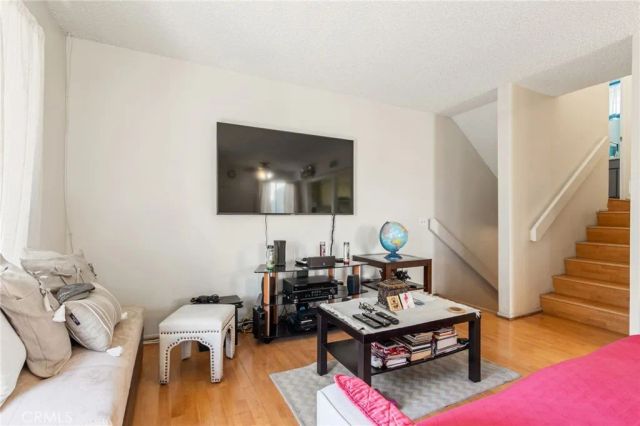 9332 Van Nuys 69, Panorama City, CA 91402