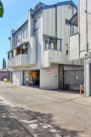 9332 Van Nuys 69, Panorama City, CA 91402