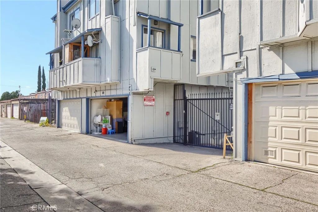 9332 Van Nuys 69, Panorama City, CA 91402