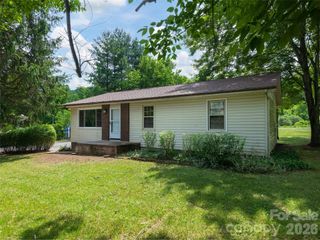 25 Moody Road, Asheville, NC 28806