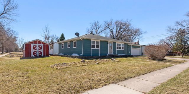 1409 13th Avenue N, Moorhead, MN 56560