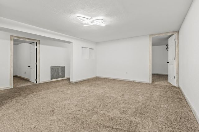 1409 13th Avenue N, Moorhead, MN 56560