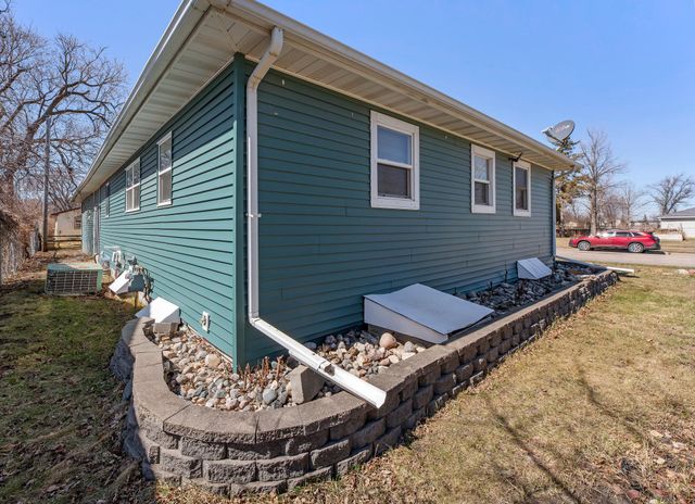 1409 13th Avenue N, Moorhead, MN 56560