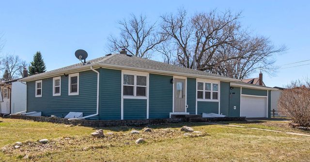 1409 13th Avenue N, Moorhead, MN 56560