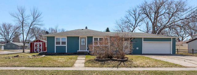 1409 13th Avenue N, Moorhead, MN 56560
