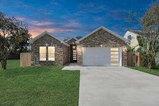 406 S Iowa Street, La Porte, TX 77571